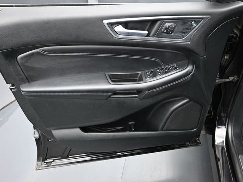 Used 2024 Ford Edge Titanium image 9