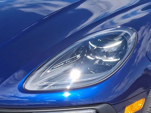 Used 2025 Porsche Macan image 12