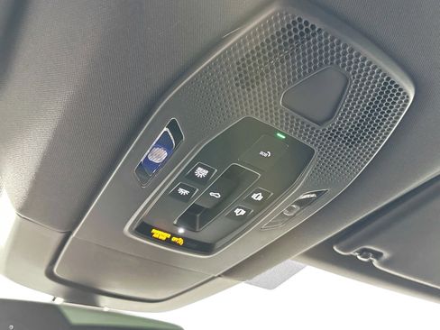 Certified 2025 Porsche Macan Electric image 25