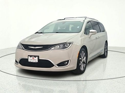 Used 2020 Chrysler Pacifica Limited FWD image 2