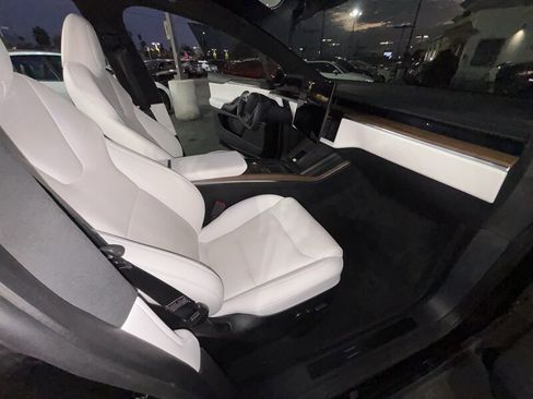 Used 2022 Tesla Model X image 21