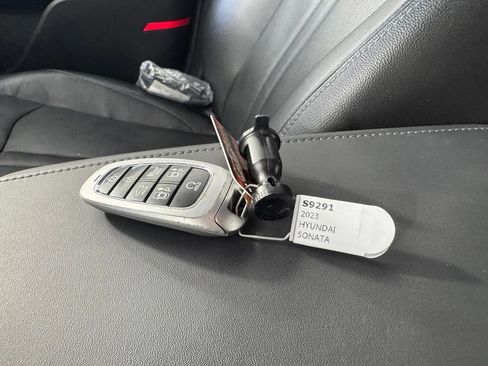 Used 2023 Hyundai Sonata Limited FWD image 3