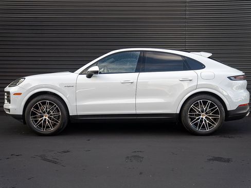 Certified 2026 Porsche Cayenne E-Hybrid Coupe AWD/4WD image 2