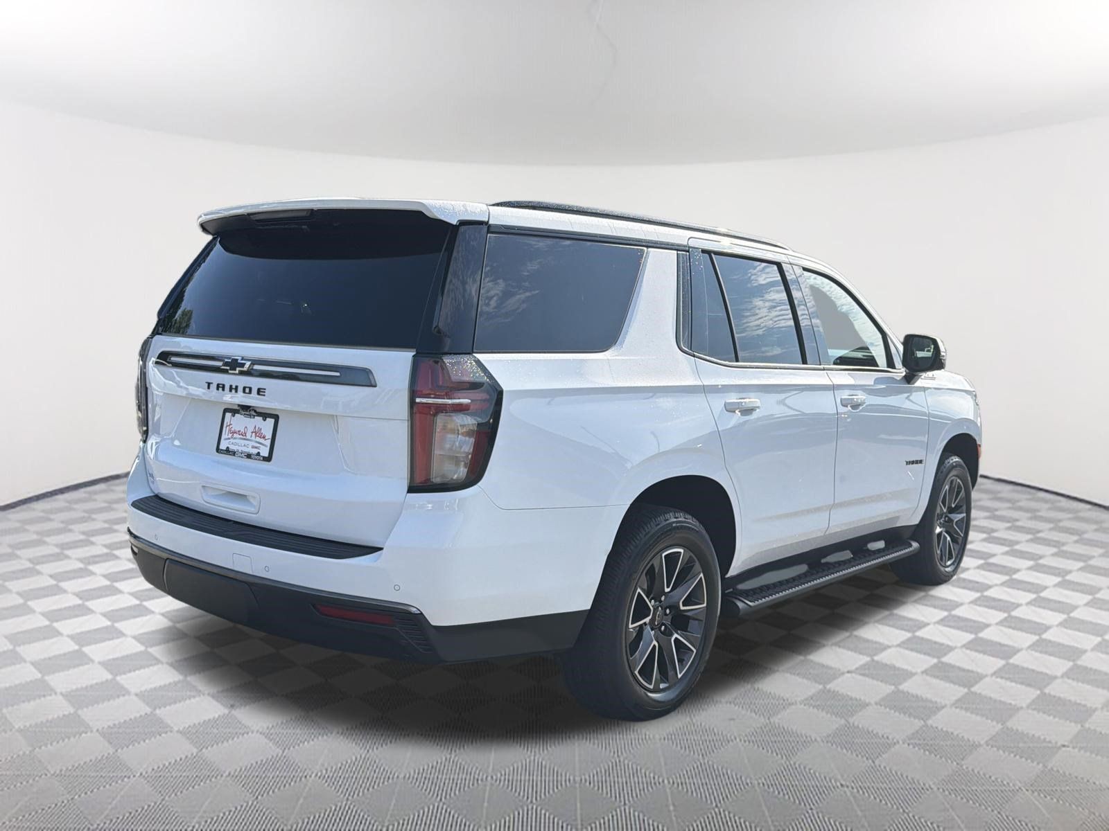 Certified 2022 Chevrolet Tahoe Z71 w/ Luxury Package AWD/4WD image 6