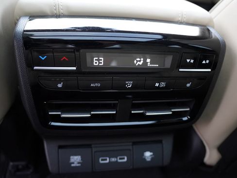 Used 2024 Acura MDX SH-AWD w/ Advance Package image 4