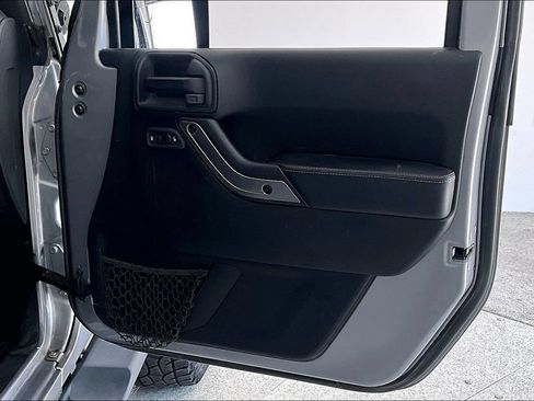 Used 2018 Jeep Wrangler Unlimited Sahara AWD/4WD image 23
