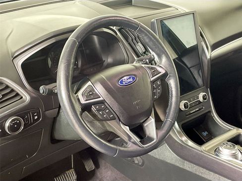 Used 2023 Ford Edge Titanium image 12