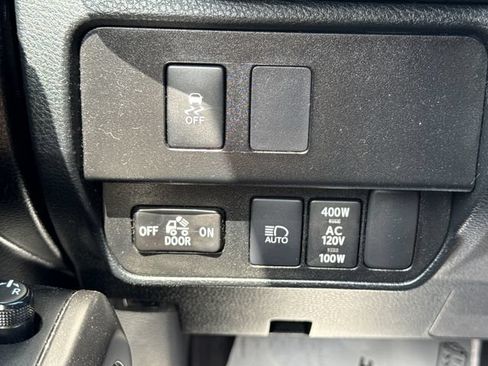 Used 2021 Toyota Tacoma TRD Off-Road w/ Technology Package AWD/4WD image 29