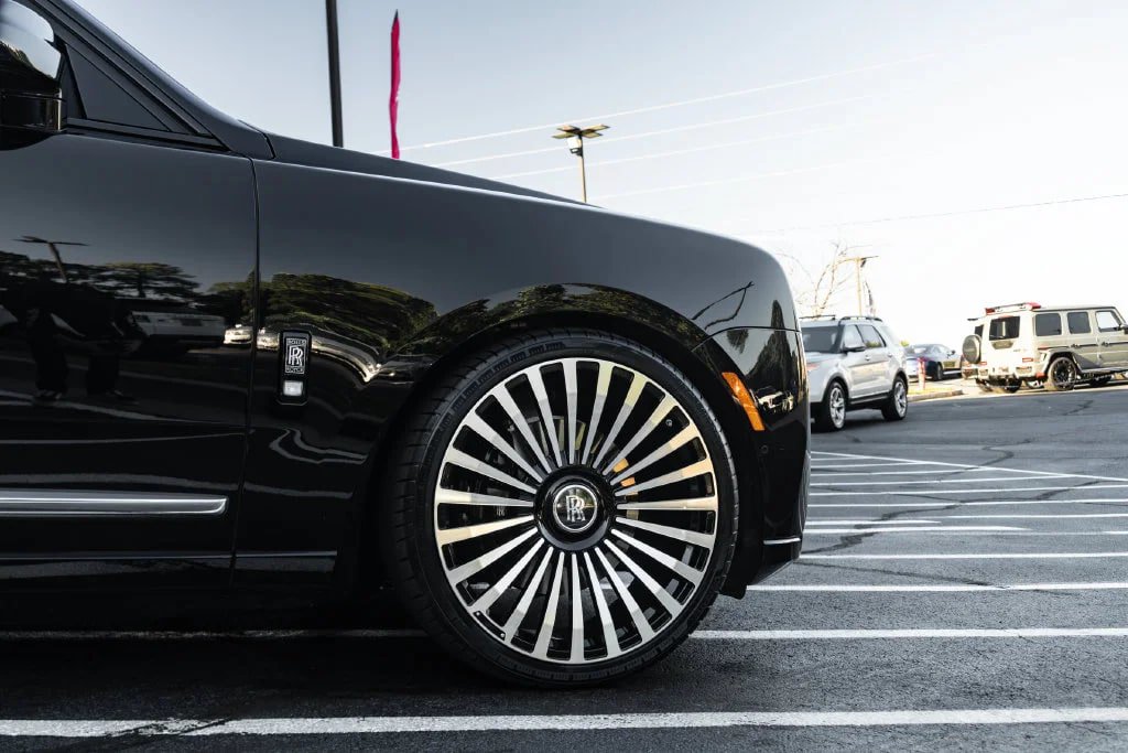 Used 2026 Rolls-Royce Cullinan w/ Cullinan Package AWD/4WD image 11