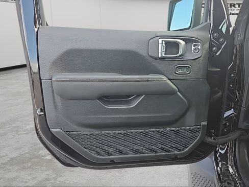 New 2025 Jeep Gladiator Sport image 32