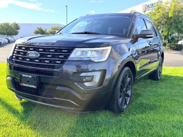 Used 2017 Ford Explorer XLT w/ Equipment Group 202A AWD/4WD image 3