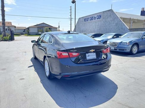 Used 2017 Chevrolet Malibu Hybrid w/ Leather Package FWD image 2