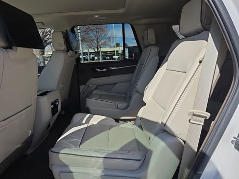 Used 2021 GMC Yukon Denali w/ Denali Premium Package image 17