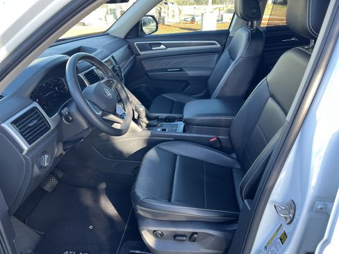 Certified 2023 Volkswagen Atlas SE w/ Panoramic Sunroof Package image 16