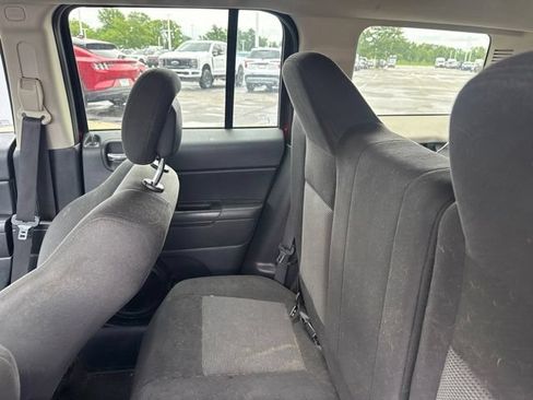 Used 2016 Jeep Patriot Latitude FWD image 16