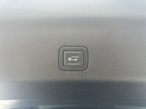 Used 2024 Chevrolet Suburban LT AWD/4WD image 36