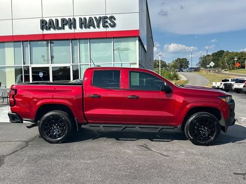 Used 2025 Chevrolet Colorado W/T w/ WT Custom Package RWD image 2