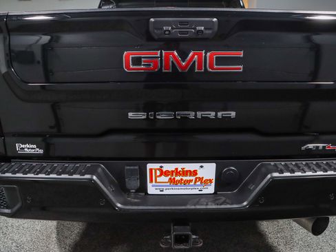 Used 2023 GMC Sierra 2500 AT4 w/ AT4 Preferred Package AWD/4WD image 8