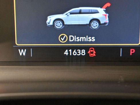 Used 2022 Cadillac XT6 Premium Luxury image 23