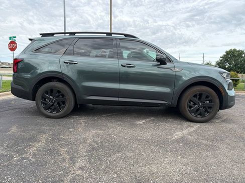 Used 2023 Kia Sorento S AWD/4WD image 2