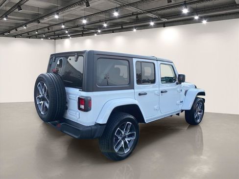 Used 2024 Jeep Wrangler Unlimited w/ Convenience Group AWD/4WD image 7