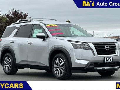New 2025 Nissan Pathfinder SL w/ Cargo Package