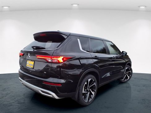 Used 2022 Mitsubishi Outlander SE image 7