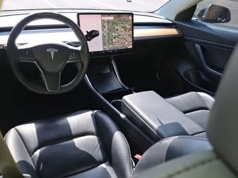 Used 2020 Tesla Model 3 Standard Range RWD image 7