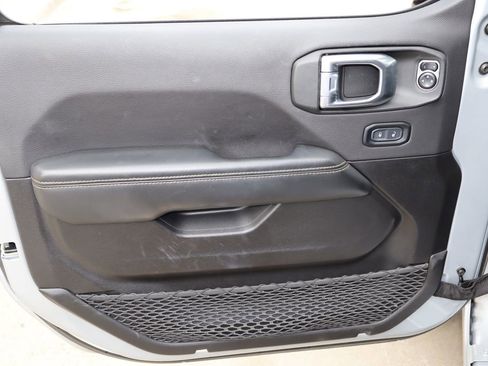 Used 2024 Jeep Wrangler Unlimited Sahara AWD/4WD image 18