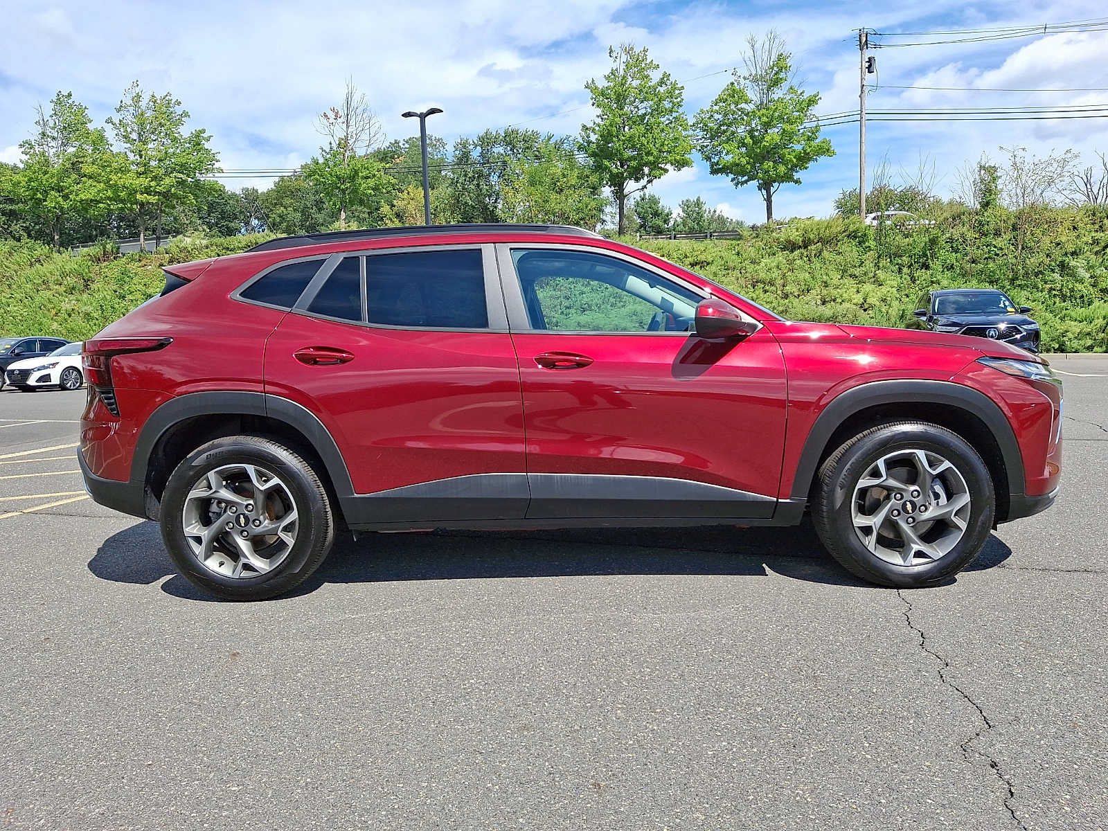 Used 2025 Chevrolet Trax LT FWD image 7