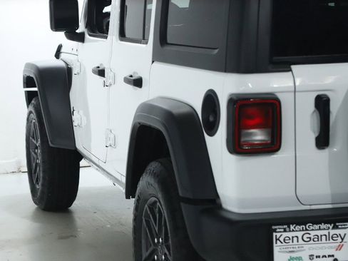 Used 2025 Jeep Wrangler Sport S image 42