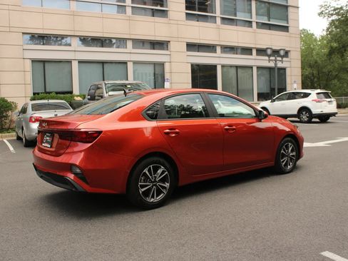 Used 2024 Kia Forte LXS FWD image 7
