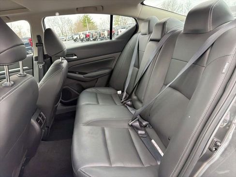Used 2025 Nissan Altima 2.5 SL FWD image 12