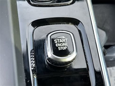 Used 2025 Volvo V60 B5 Cross Country Plus image 11