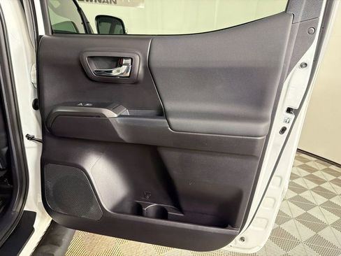 Used 2020 Toyota Tacoma TRD Off-Road w/ Technology Package image 16