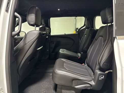 New 2026 Chrysler Pacifica Select image 23