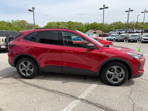 Used 2025 Ford Escape ST-Line w/ Tech Pack #1 FWD image 8