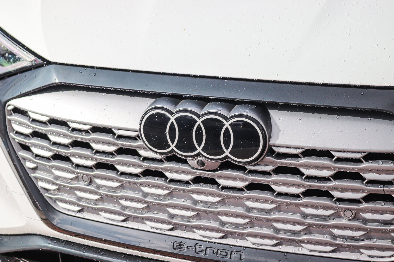 Used 2024 Audi Q8 e-tron Premium Plus AWD/4WD image 13