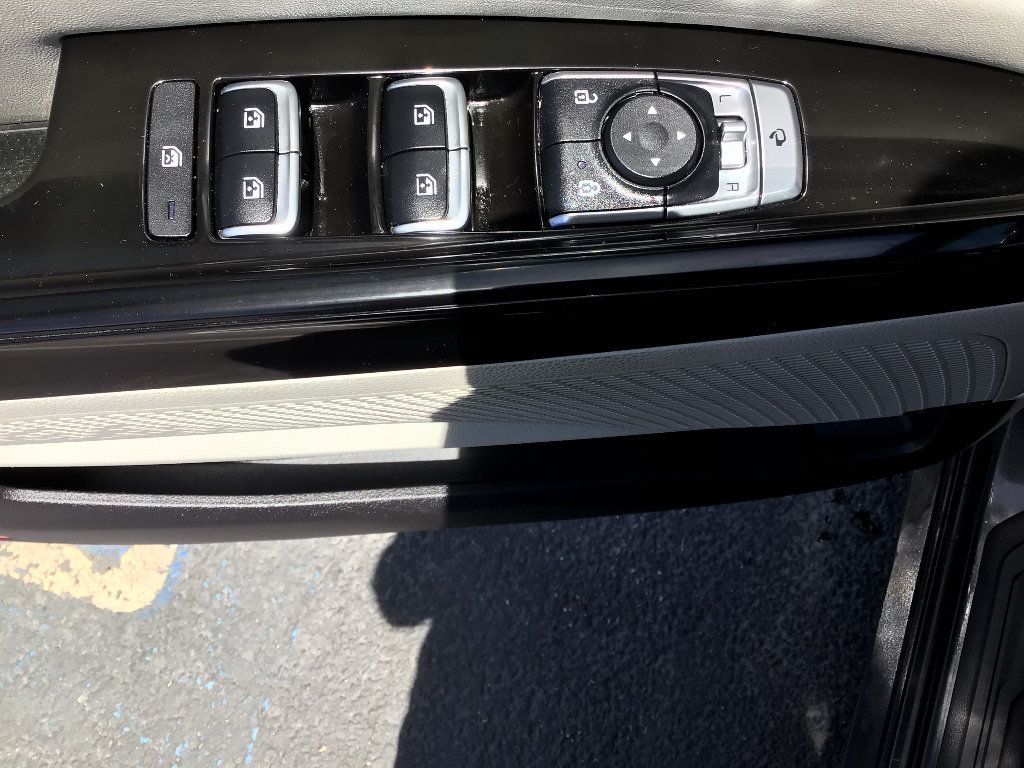 Used 2024 Kia Carnival SX Prestige FWD image 8