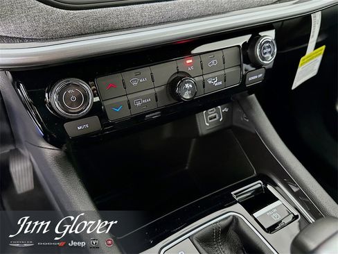 New 2026 Jeep Compass Latitude image 34