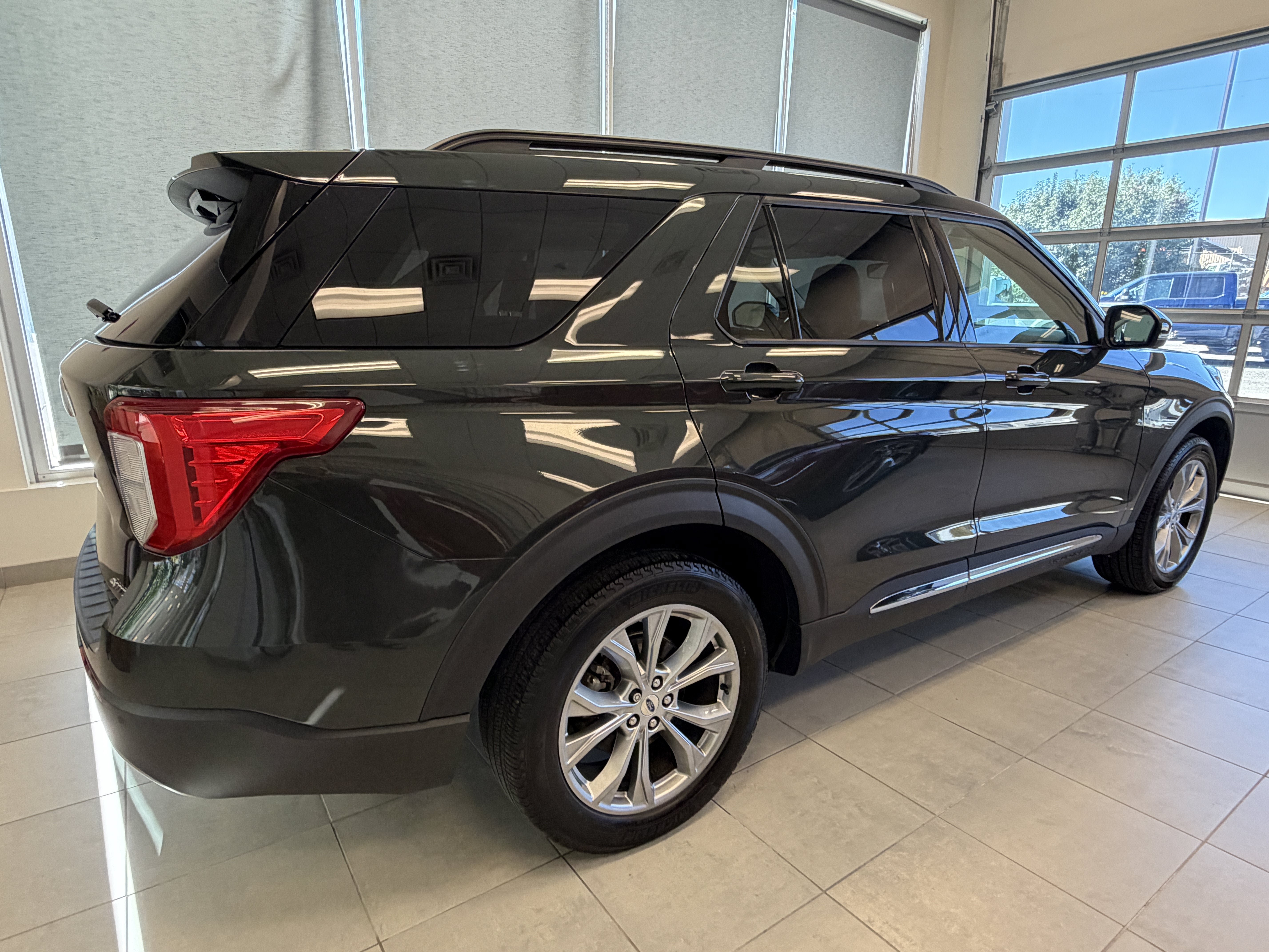 Used 2023 Ford Explorer XLT w/ Equipment Group 202A AWD/4WD image 2
