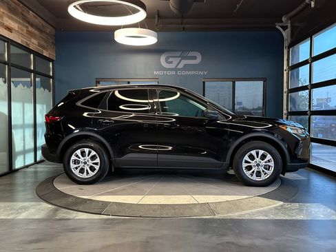 Used 2025 Ford Escape Active AWD/4WD image 2