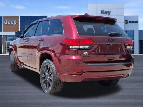 Used 2018 Jeep Grand Cherokee Altitude AWD/4WD image 3