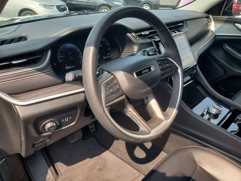 Used 2023 Jeep Grand Cherokee L Limited AWD/4WD image 10
