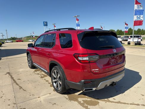 Used 2025 Honda Pilot Elite image 7