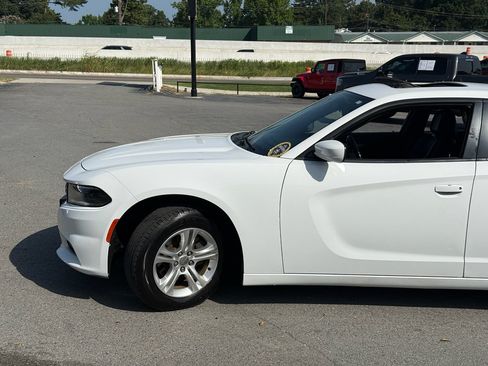 Used 2019 Dodge Charger SXT w/ Leather Interior Group RWD image 11