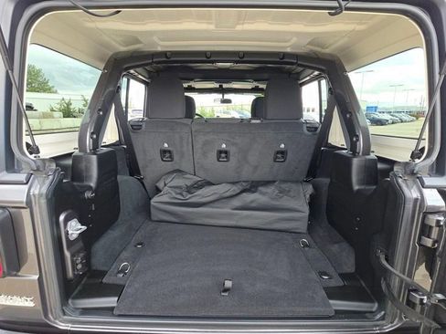Used 2022 Jeep Wrangler Unlimited Sport image 17