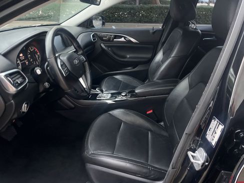 Used 2017 INFINITI QX30 Premium w/ Cargo Package image 13