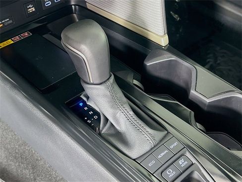 Used 2025 Toyota Camry SE image 23