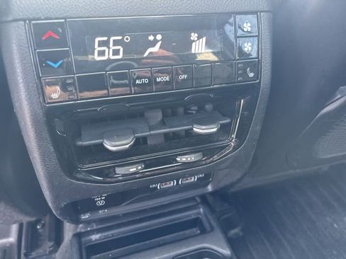 Used 2022 Jeep Grand Cherokee L Limited image 21